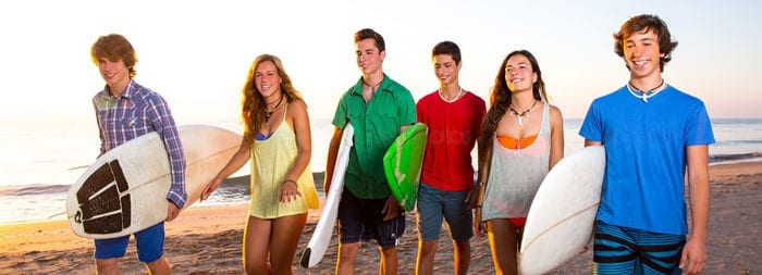 Подростки-серфингисты